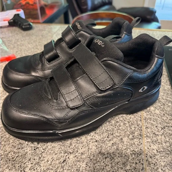 Apex Black Leather walking Shoes - Picture 2 of 5